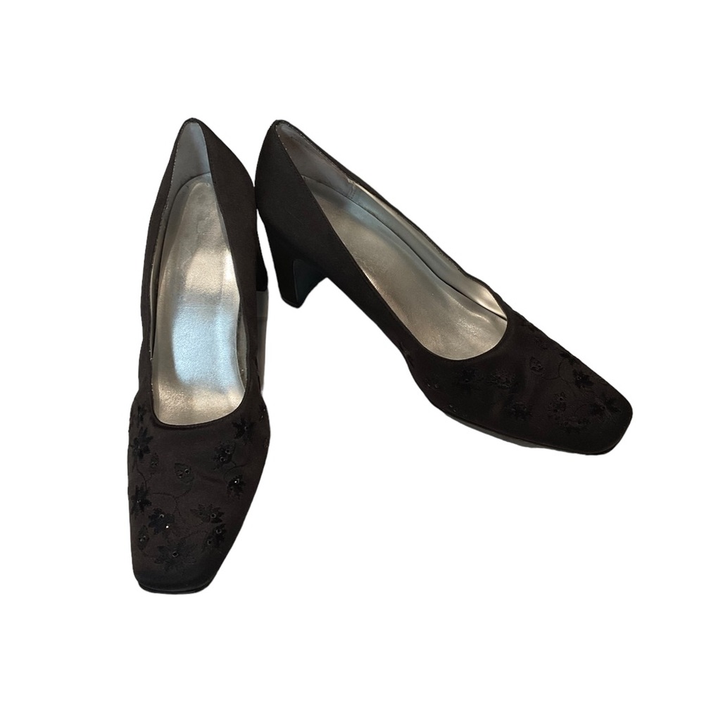 No Brand Women’s Black Satin embellished heels. Size 7.5M